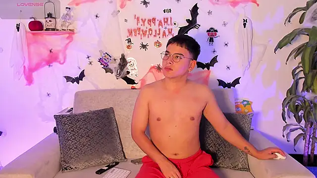 Snapshot of Young_Ben chatting on 10-12-25, 11:59 Young Ben online show from 10-12-25, 11:59