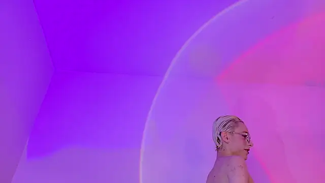 liiamluna  online show from 04-25-26, 11:13