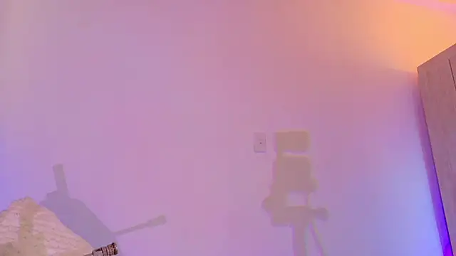 liiamluna  online show from 06-04-26, 11:05