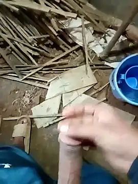 Snapshot of zim200 chatting on 11-20-25, 06:35 zim200 online show from 11-20-25, 06:35