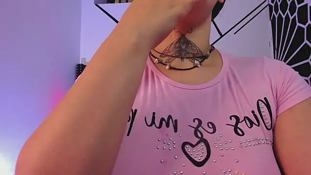 Snapshot of RosalineGrey chatting on 10-09-25, 06:11 RosalineGrey online show from 10-09-25, 06:11