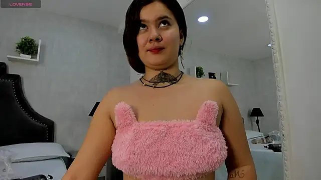 Snapshot of RosalineGrey chatting on 10-13-25, 06:02 RosalineGrey online show from 10-13-25, 06:02