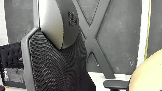 Snapshot of RosalineGrey chatting on 10-17-25, 05:32 RosalineGrey online show from 10-17-25, 05:32