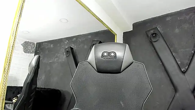 Snapshot of RosalineGrey chatting on 10-21-25, 04:46 RosalineGrey online show from 10-21-25, 04:46