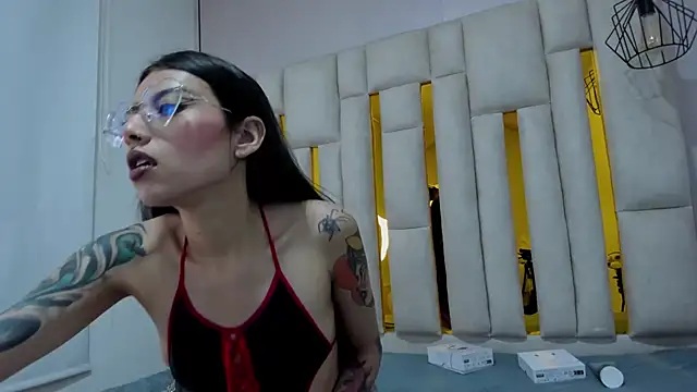 viollettaa  online show from 11-16-25, 12:11