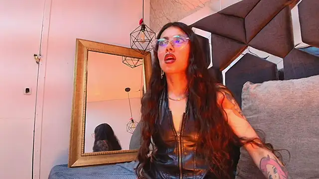 viollettaa  online show from 11-30-25, 06:23