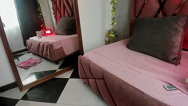 viollettaa  online show from 02-06-26, 07:06