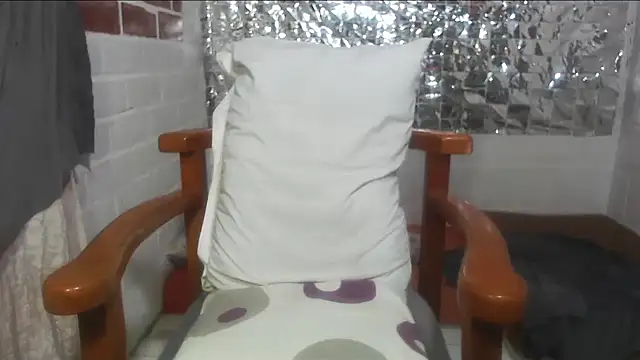 Snapshot of rose-crystal chatting on 10-04-25, 11:36 rose-crystal online show from 10-04-25, 11:36