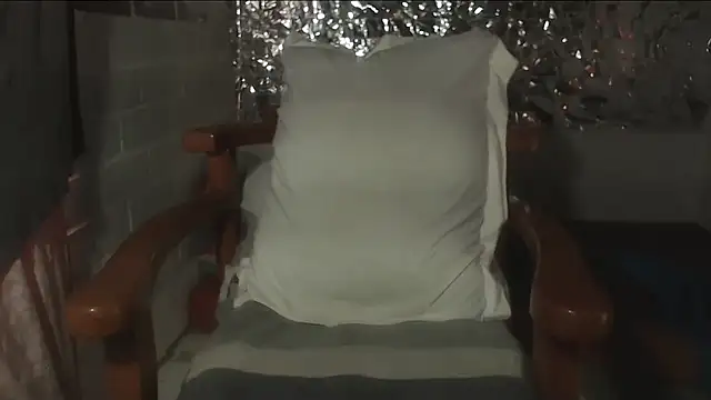 Snapshot of rose-crystal chatting on 10-11-25, 09:57 rose-crystal online show from 10-11-25, 09:57