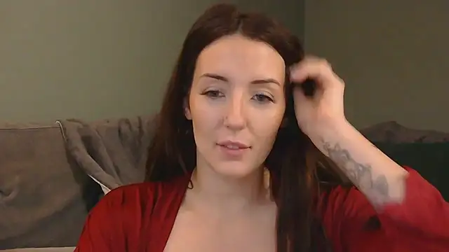 Snapshot of ivy-anne chatting on 12-15-25, 09:02 ivy-anne online show from 12-15-25, 09:02