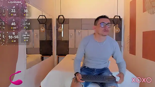 Snapshot of FreyrStone chatting on 12-14-25, 05:35 FreyrStone online show from 12-14-25, 05:35