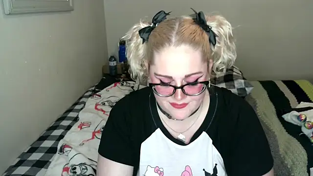 Kinky Witch online show from 04-18-26, 04:38