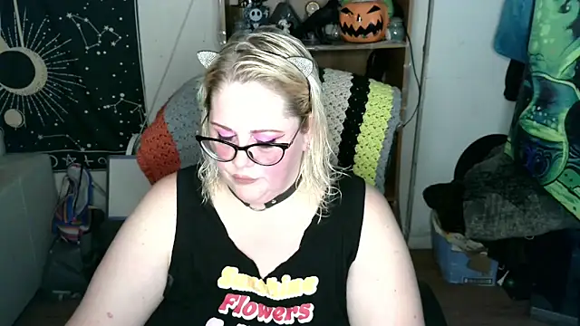 Snapshot of Kinky_Witch chatting on 05-27-26, 04:48 Kinky Witch online show from 05-27-26, 04:48