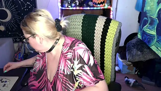 Snapshot of Kinky_Witch chatting on 05-28-26, 07:00 Kinky Witch online show from 05-28-26, 07:00