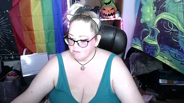 Snapshot of Kinky_Witch chatting on 06-10-26, 12:22 Kinky Witch online show from 06-10-26, 12:22