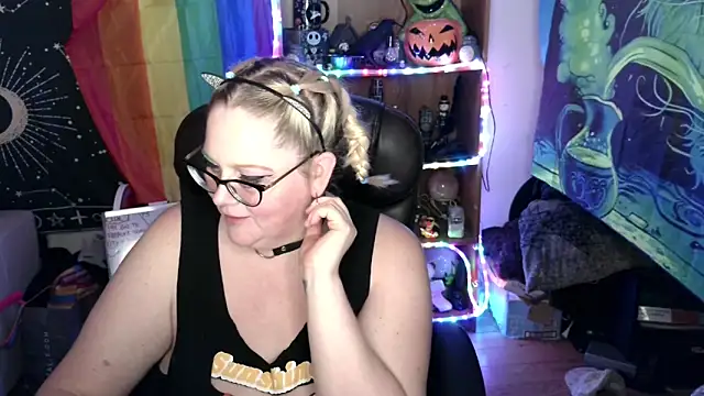Snapshot of Kinky_Witch chatting on 06-11-26, 03:15 Kinky Witch online show from 06-11-26, 03:15