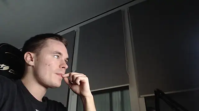 FreddyBredi online show from 11-11-25, 01:44