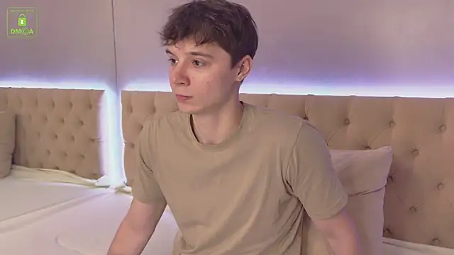 Snapshot of AnthonyHall chatting on 10-01-25, 10:43 AnthonyHall online show from 10-01-25, 10:43