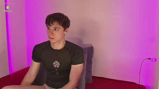 Snapshot of AnthonyHall chatting on 10-19-25, 04:35 AnthonyHall online show from 10-19-25, 04:35