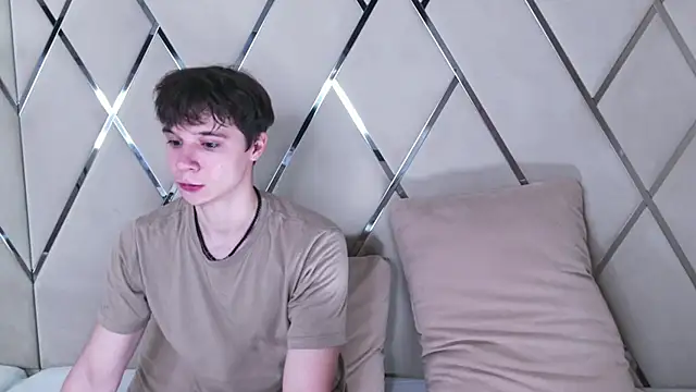 Snapshot of AnthonyHall chatting on 10-26-25, 04:18 AnthonyHall online show from 10-26-25, 04:18