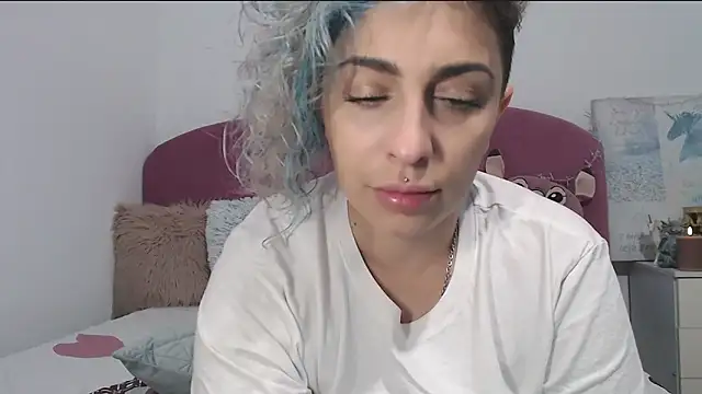 Snapshot of AAARUNY chatting on 10-12-25, 03:00 AAARUNY online show from 10-12-25, 03:00