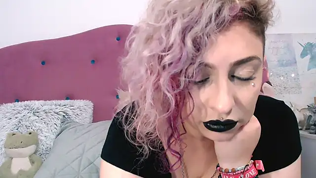 Snapshot of AAARUNY chatting on 10-29-25, 11:28 AAARUNY online show from 10-29-25, 11:28