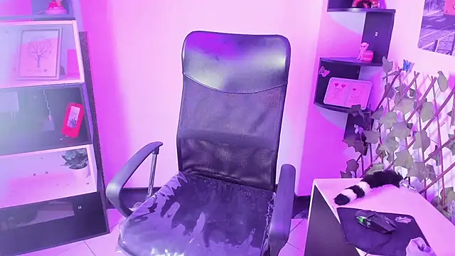 Snapshot of Miha_Cute chatting on 10-23-25, 03:06 Miha Cute online show from 10-23-25, 03:06