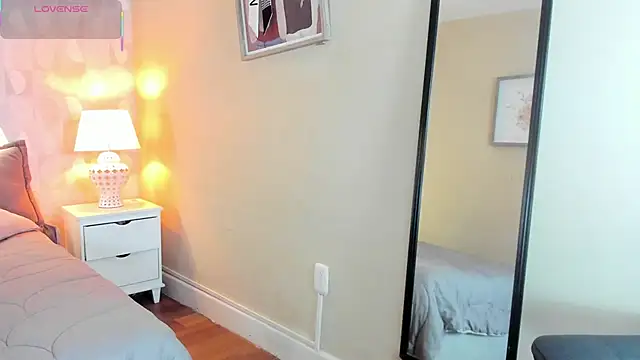 isabella milf  online show from 09-17-25, 07:04