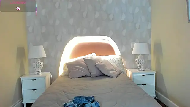 isabella milf  online show from 10-29-25, 07:15