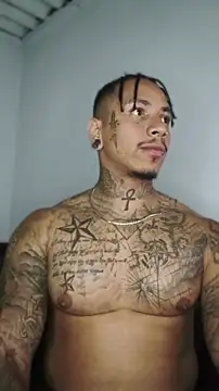 Snapshot of David_tatto1 chatting on 06-11-26, 04:10 David tatto1 online show from 06-11-26, 04:10