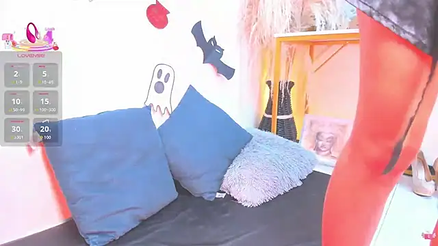 LizzyJones  online show from 10-12-25, 04:44