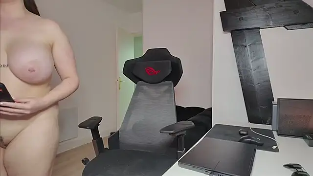 Luna Dollxh online show from 03-05-26, 08:38