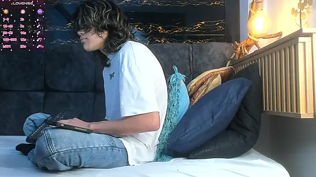 Diamond twink online show from 11-23-25, 03:50