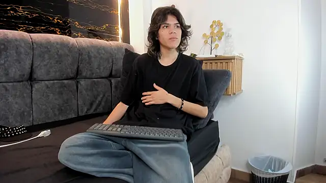 Snapshot of Diamond_twink chatting on 03-20-26, 01:38 Diamond twink online show from 03-20-26, 01:38