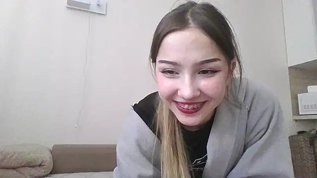 Snapshot of sillybloom chatting on 10-05-25, 05:39 sillybloom online show from 10-05-25, 05:39