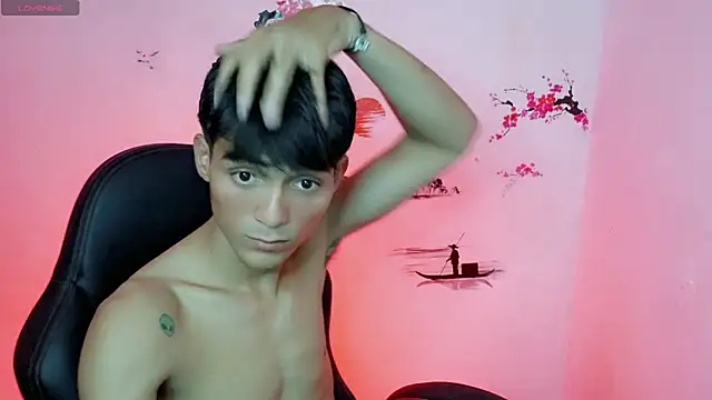 Snapshot of Thommy_cute chatting on 09-27-25, 05:51 Thommy cute online show from 09-27-25, 05:51