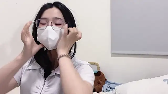 Snapshot of LHeart chatting on 12-15-25, 01:48 LHeart online show from 12-15-25, 01:48