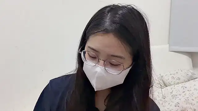 Snapshot of LHeart chatting on 02-24-26, 02:15 LHeart online show from 02-24-26, 02:15