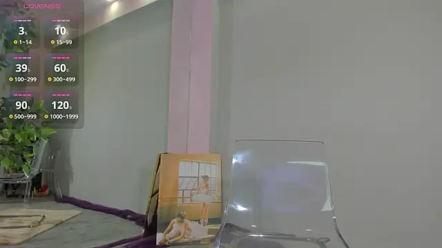 Snapshot of MayaHellen chatting on 10-10-25, 05:17 MayaHellen online show from 10-10-25, 05:17