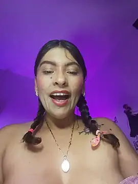 Snapshot of Fox_Roxxan chatting on 05-16-26, 02:19 Fox Roxxan online show from 05-16-26, 02:19