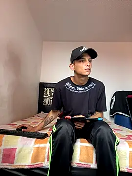 andrewcoopper1 online show from 09-30-25, 04:01