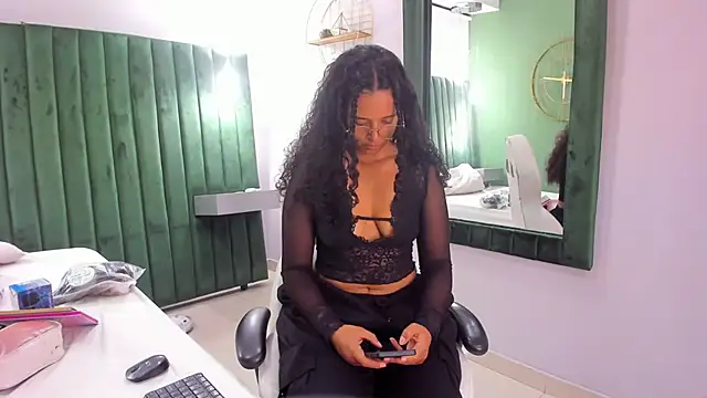 Snapshot of Sweet_Lucyy chatting on 09-27-25, 05:12 Sweet Lucyy online show from 09-27-25, 05:12