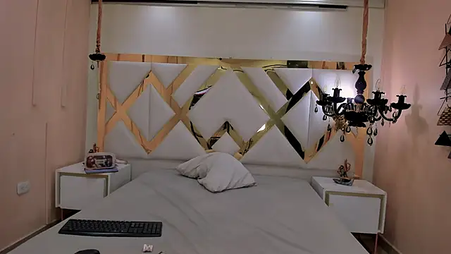 Snapshot of Sweet_Lucyy chatting on 10-11-25, 09:24 Sweet Lucyy online show from 10-11-25, 09:24