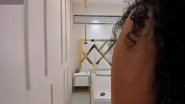 Snapshot of Sweet_Lucyy chatting on 10-24-25, 04:53 Sweet Lucyy online show from 10-24-25, 04:53