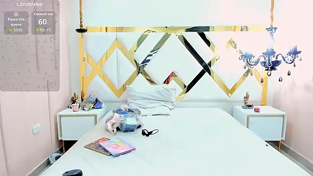 Snapshot of Sweet_Lucyy chatting on 10-25-25, 04:42 Sweet Lucyy online show from 10-25-25, 04:42