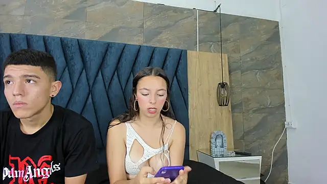 Snapshot of Emma_Valencia_001 chatting on 10-16-25, 08:10 Emma Valencia 001 online show from 10-16-25, 08:10