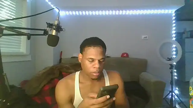 MrGreenbeanbean88 online show from 11-08-25, 10:19