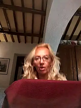 clarabell4 online show from 10-28-25, 05:04