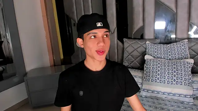 Sebax Young online show from 04-21-26, 09:28