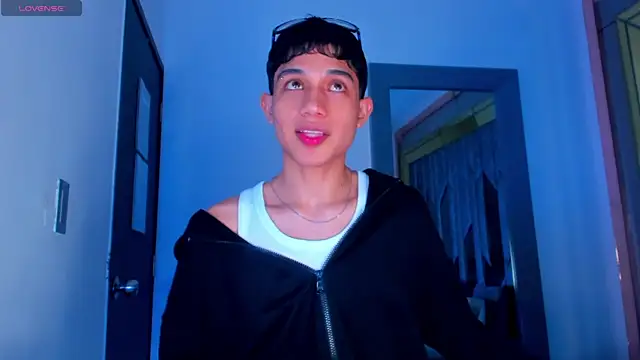 Snapshot of Sebax_Young chatting on 05-12-26, 04:31 Sebax Young online show from 05-12-26, 04:31